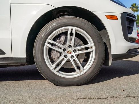 Used 2024 Porsche Macan image 11