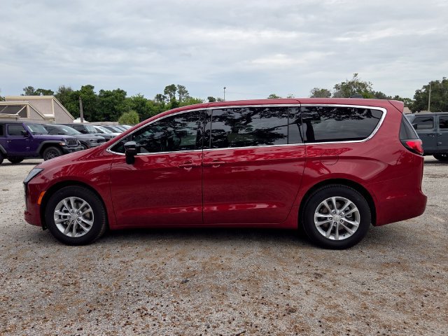 New 2027 Chrysler Pacifica Select FWD image 5