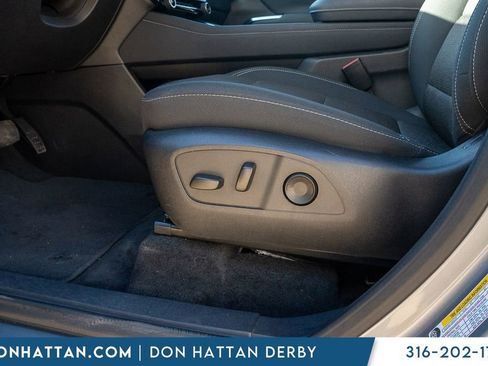 Used 2025 Chevrolet Traverse LT image 14