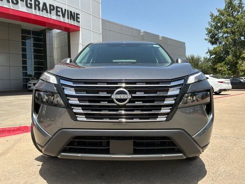 Used 2025 Nissan Rogue SV FWD image 3