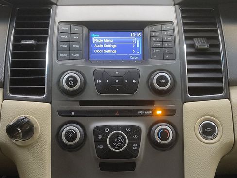 Used 2017 Ford Taurus SE FWD image 25