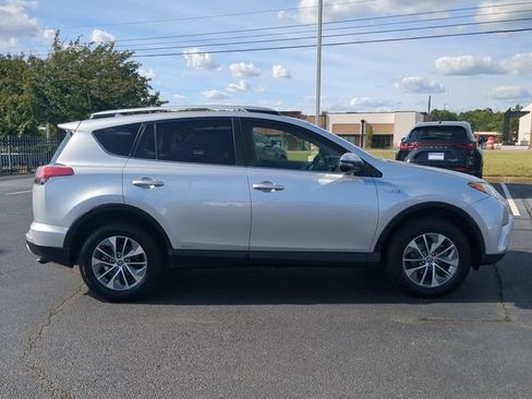 Used 2016 Toyota RAV4 XLE AWD/4WD image 3