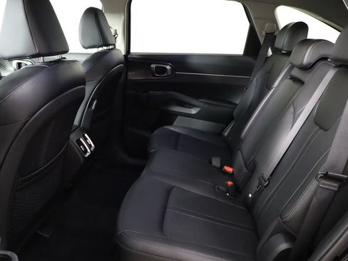 Used 2025 Kia Sorento S w/ Panoramic Sunroof Package FWD image 16
