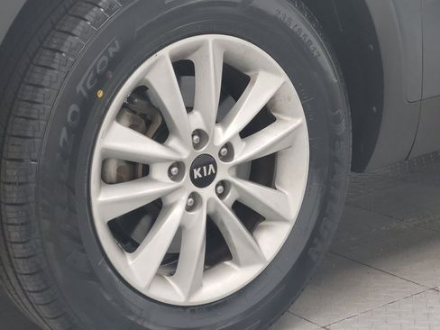 Used 2020 Kia Sorento LX FWD image 31