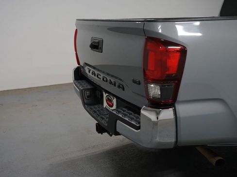 Used 2020 Toyota Tacoma SR5 RWD image 10
