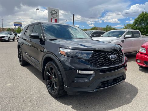 Used 2022 Ford Explorer ST w/ ST Street Pack image 11