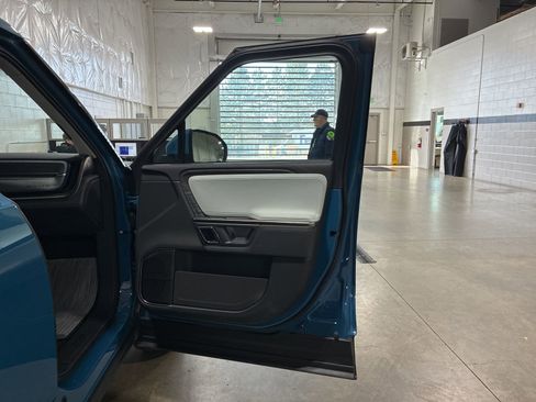 Used 2022 Rivian R1T Adventure image 24