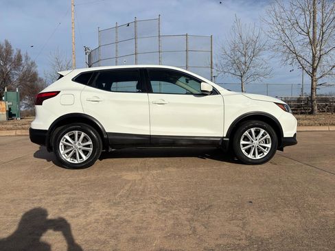 Used 2018 Nissan Rogue Sport S w/ S Appearance Package image 21