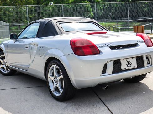 Used 2003 Toyota MR2 image 8