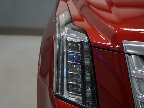 Used 2015 Cadillac Escalade Platinum image 10