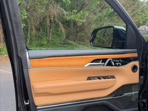 Used 2024 Jeep Grand Wagoneer Series III w/ HD Trailer Tow Package image 12