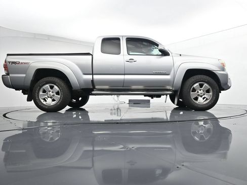 Used 2015 Toyota Tacoma 4x4 Access Cab V6 w/ TRD Sport Package image 35