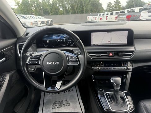 Used 2024 Kia Seltos EX FWD image 21