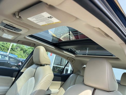 Used 2018 Toyota Camry XLE FWD image 23