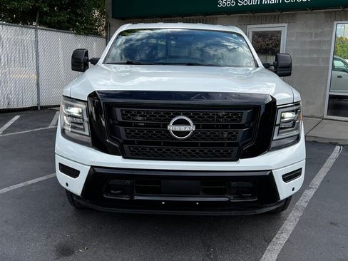 Used 2023 Nissan Titan SV w/ SV Convenience Package AWD/4WD image 2