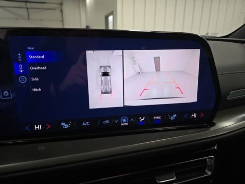 New 2026 Chevrolet Traverse LT image 15