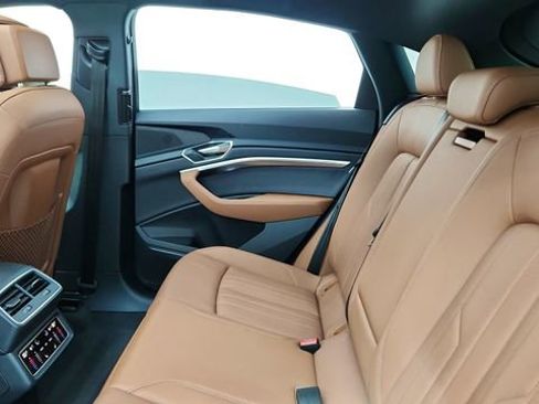 Used 2024 Audi Q8 e-tron Premium Plus w/ Premium Plus Package image 28