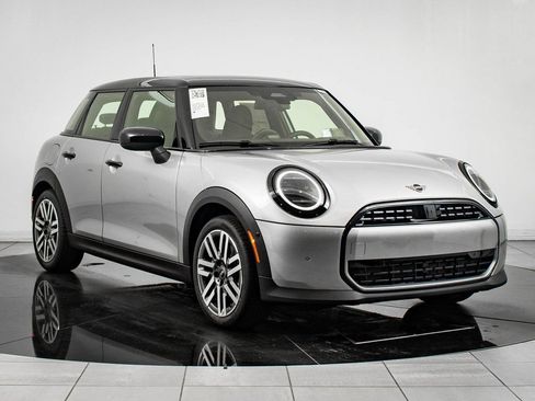 Used 2026 MINI Cooper 4-Door Hardtop FWD image 5