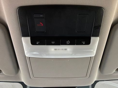 Used 2025 Nissan Rogue SV FWD image 17