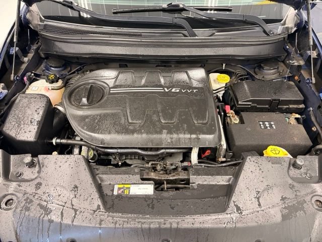 Used 2016 Jeep Cherokee Latitude w/ Comfort & Convenience Group AWD/4WD image 18