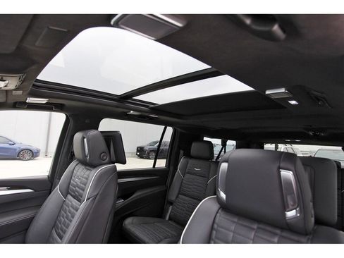 New 2026 Cadillac Escalade ESV Platinum Sport w/ LPO, ONYX Package AWD/4WD image 24