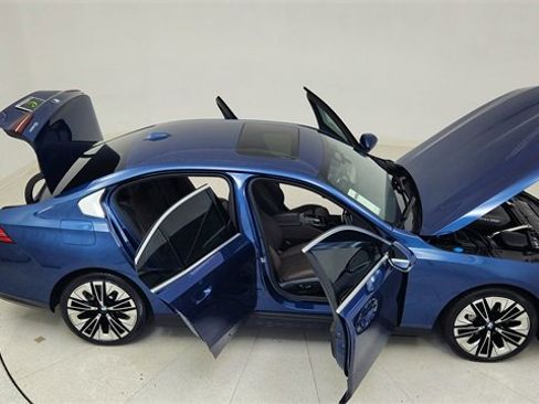 Used 2025 BMW 540i xDrive image 82