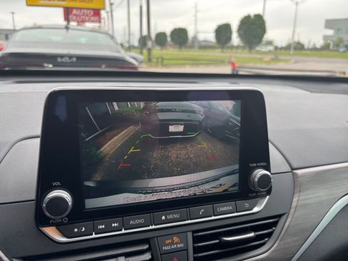 Used 2025 Nissan Altima 2.5 SV image 23