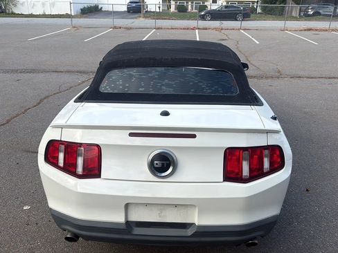 Used 2010 Ford Mustang GT Premium image 25
