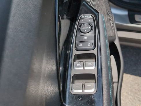 Used 2022 Kia Niro EX Premium FWD image 16