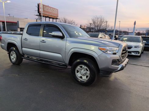 Used 2018 Toyota Tacoma SR w/ SR Convenience Package image 7