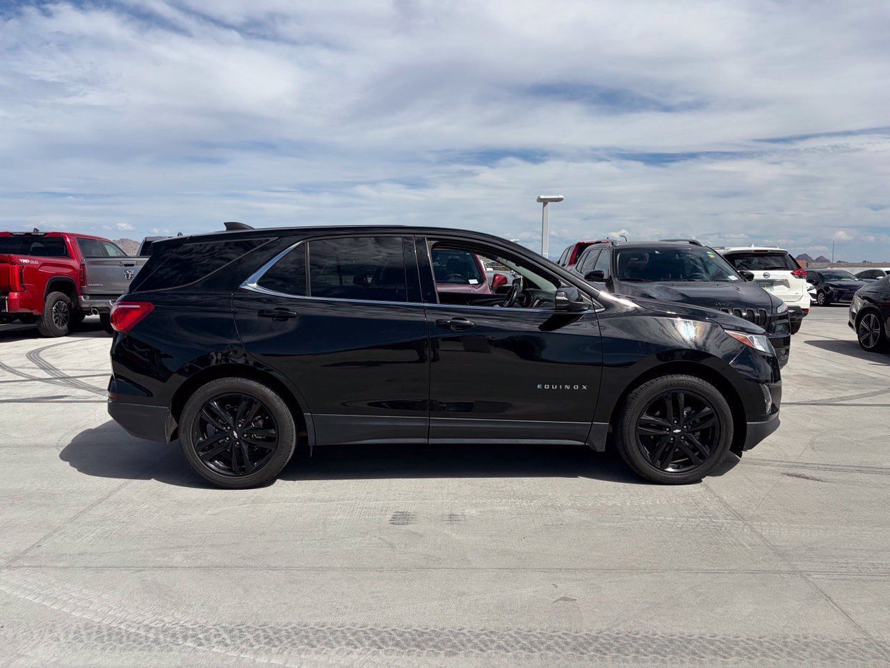 Used 2020 Chevrolet Equinox LT w/ Midnight Edition FWD image 3