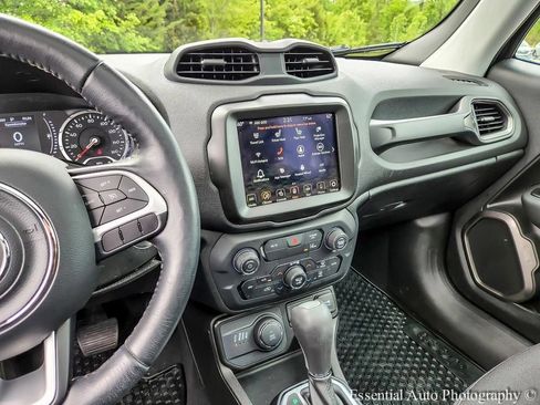 Used 2023 Jeep Renegade Latitude w/ Sun/Sound Group AWD/4WD image 22