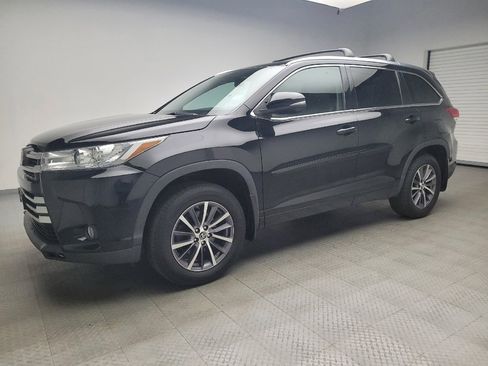 Used 2018 Toyota Highlander XLE image 2