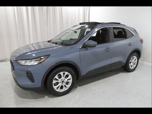 Used 2023 Ford Escape Active w/ Tech Pack #2 AWD/4WD image 3