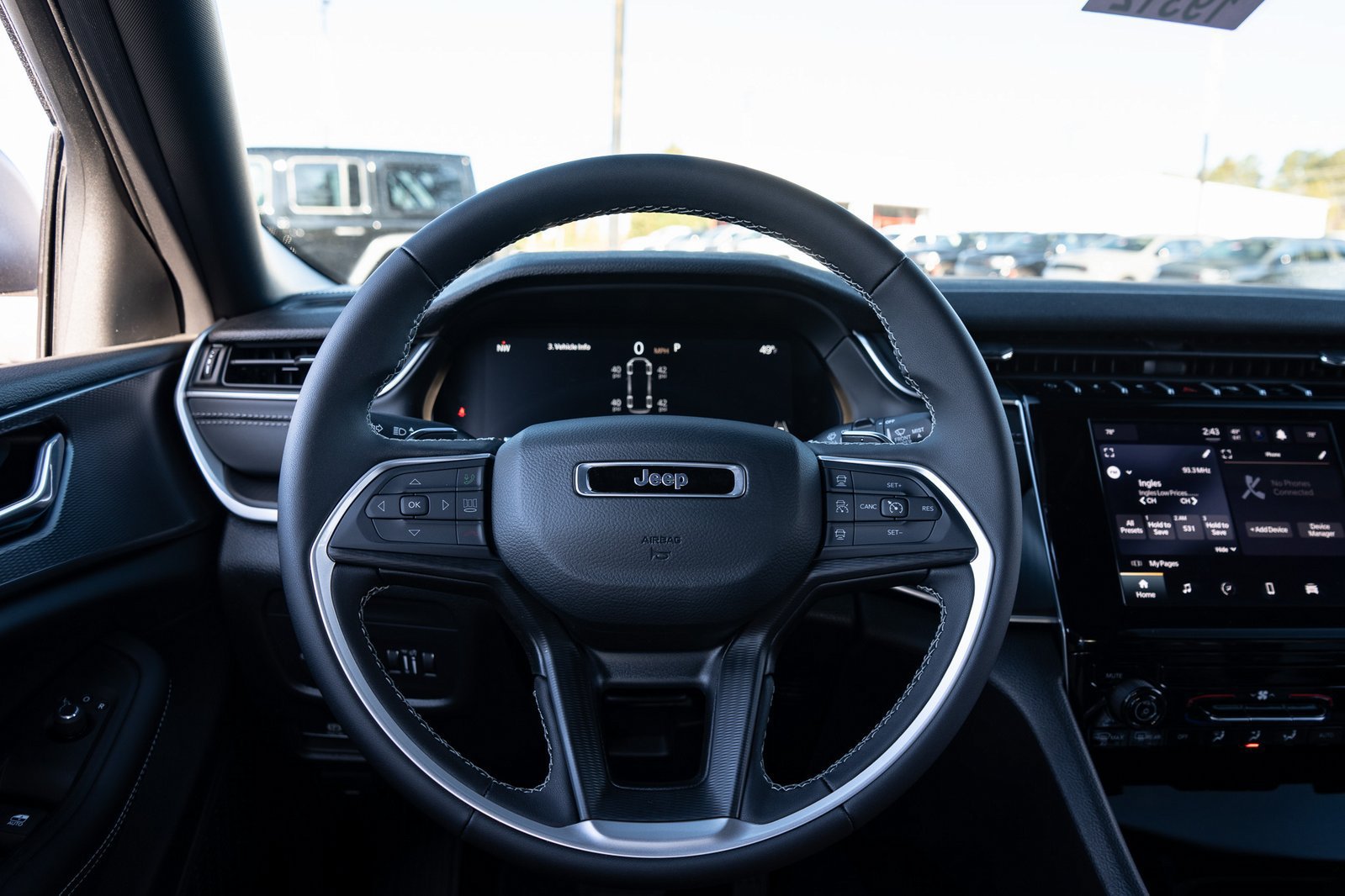 Used 2025 Jeep Grand Cherokee L Laredo RWD image 29