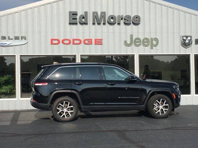 Used 2023 Jeep Grand Cherokee Limited AWD/4WD image 2