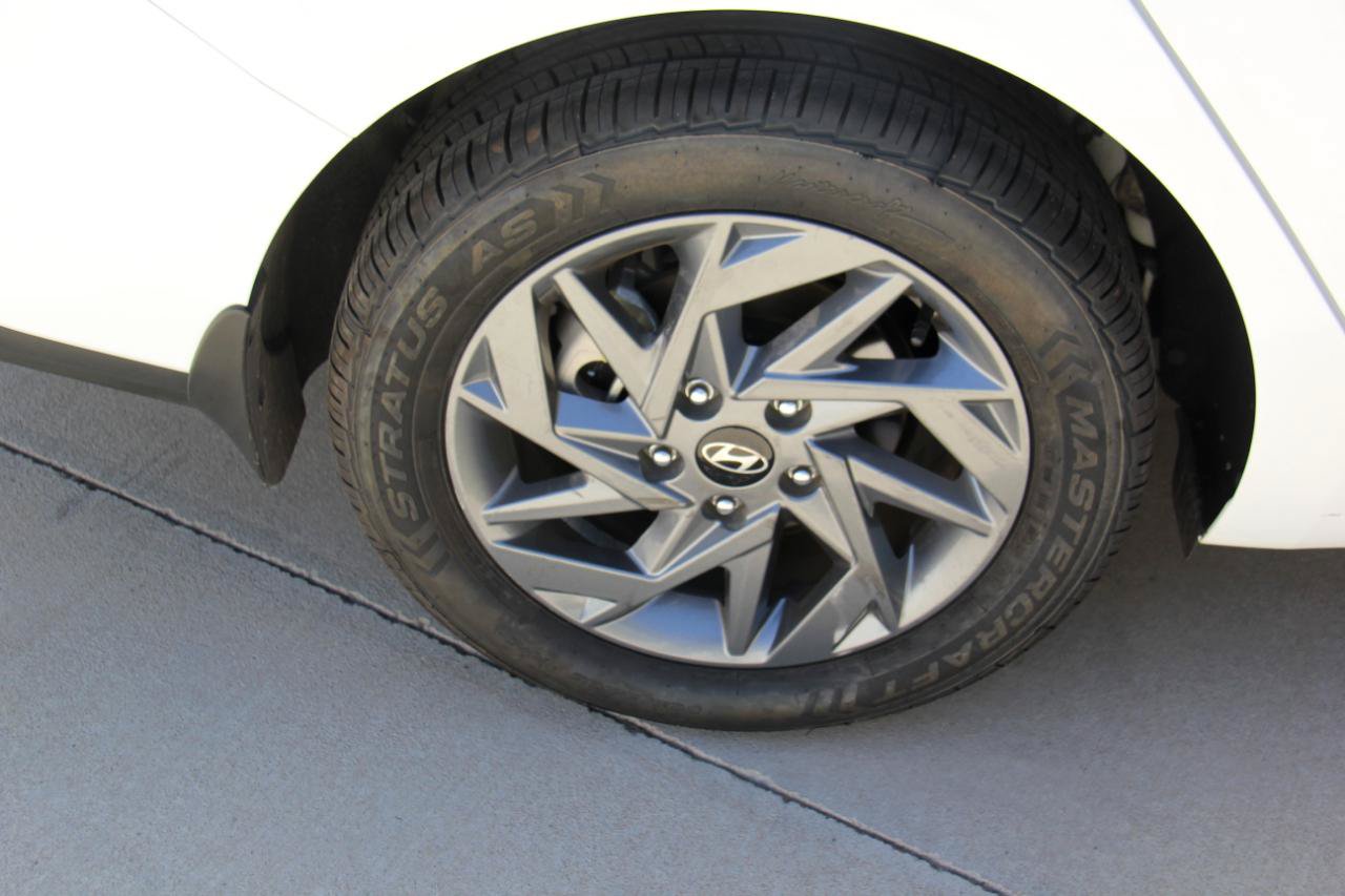 Used 2024 Hyundai Elantra SEL FWD image 38