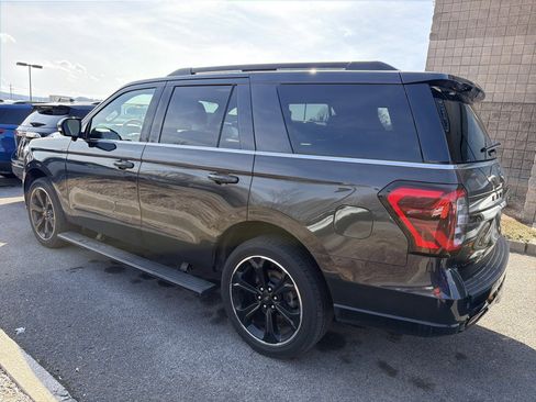 Used 2023 Ford Expedition Limited AWD/4WD image 4