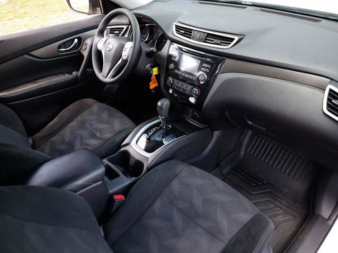 Used 2016 Nissan Rogue S FWD image 18