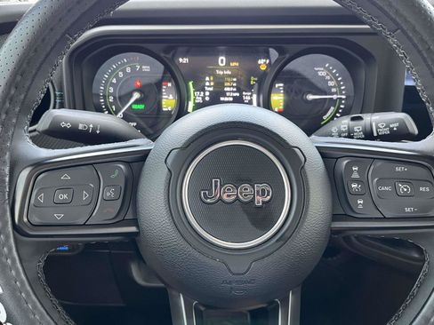 Used 2025 Jeep Wrangler Unlimited Rubicon 4xe w/ Convenience Group AWD/4WD image 24