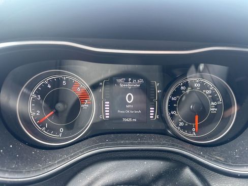 Used 2019 Jeep Cherokee Latitude Plus w/ Comfort/Convenience Group AWD/4WD image 5