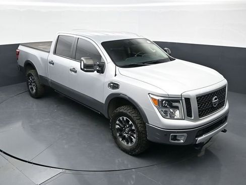 Used 2018 Nissan Titan PRO-4X w/ Pro-4x Convenience Package image 29
