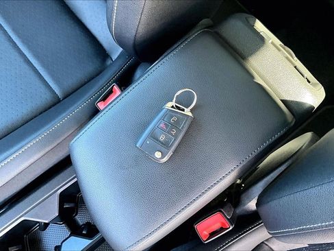 Used 2019 Volkswagen Tiguan SE image 35