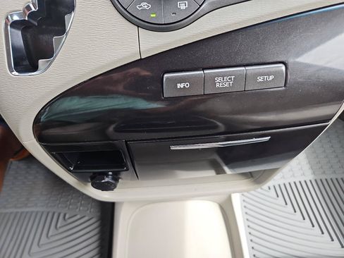 Used 2011 Toyota Sienna LE FWD image 30