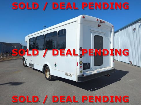 Used 2014 Chevrolet Express 4500 w/ Shuttle Bus Package image 5