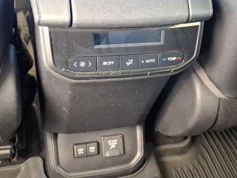 Used 2020 Toyota Highlander Limited image 11