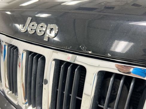 Used 2013 Jeep Grand Cherokee Limited w/ Luxury Group II image 29