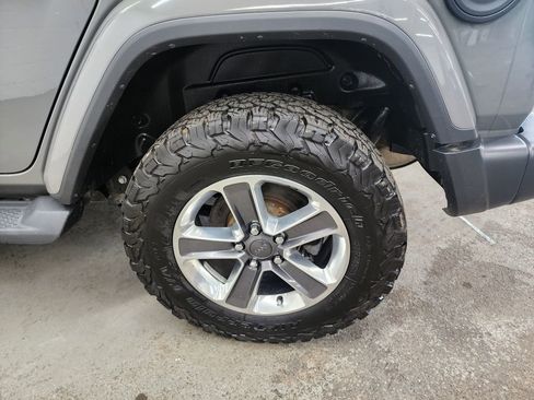 Used 2020 Jeep Wrangler Unlimited Sahara w/ Uconnect 4C Nav & Sound Group AWD/4WD image 35