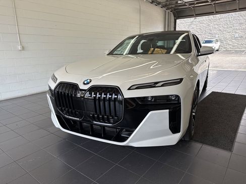 New 2026 BMW 740i xDrive image 3