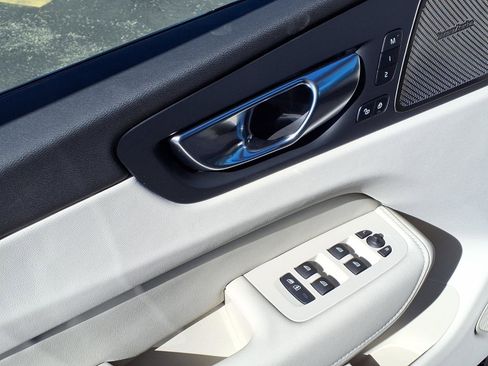 New 2026 Volvo XC60 B5 Ultra w/ Climate Package image 9